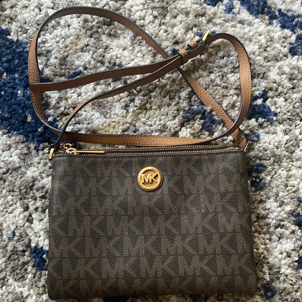 Micheal kors crossbody bag